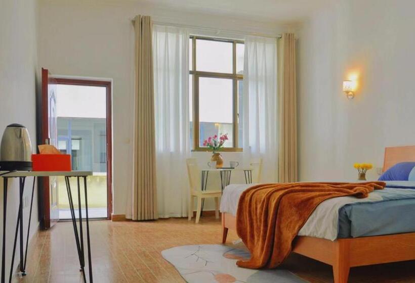 غرفة قياسية, Monster B&b