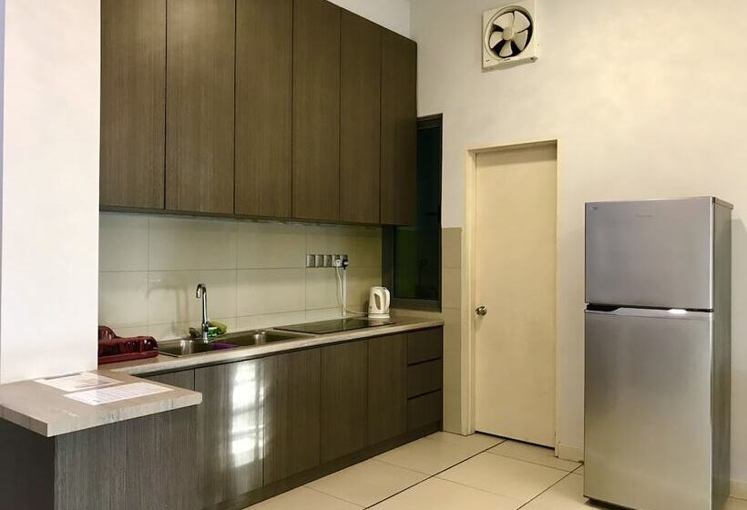 Апартаменты 3 Спальни Вид на Море, Sunset Seaview Vacation Condos City Centre @ Imago Shopping Mall