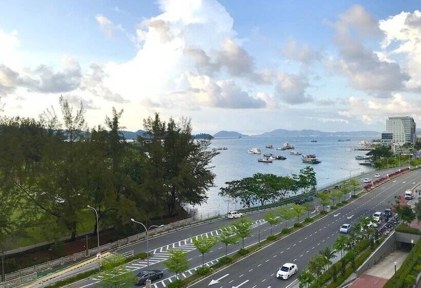 Апартаменты 3 Спальни Вид на Море, Sunset Seaview Vacation Condos City Centre @ Imago Shopping Mall
