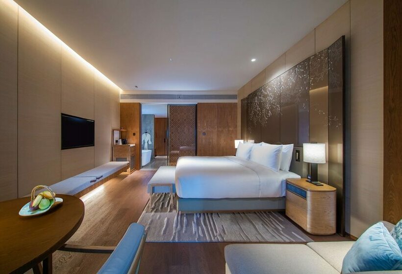 Номер Deluxe, Conrad Guangzhou