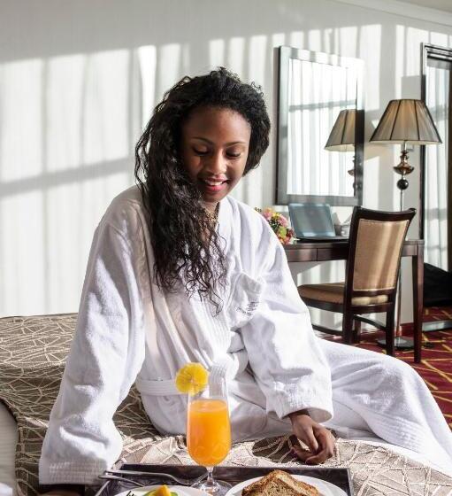 سوییت جونیور با بالکن, Grand Eliana Hotel Conference & Spa