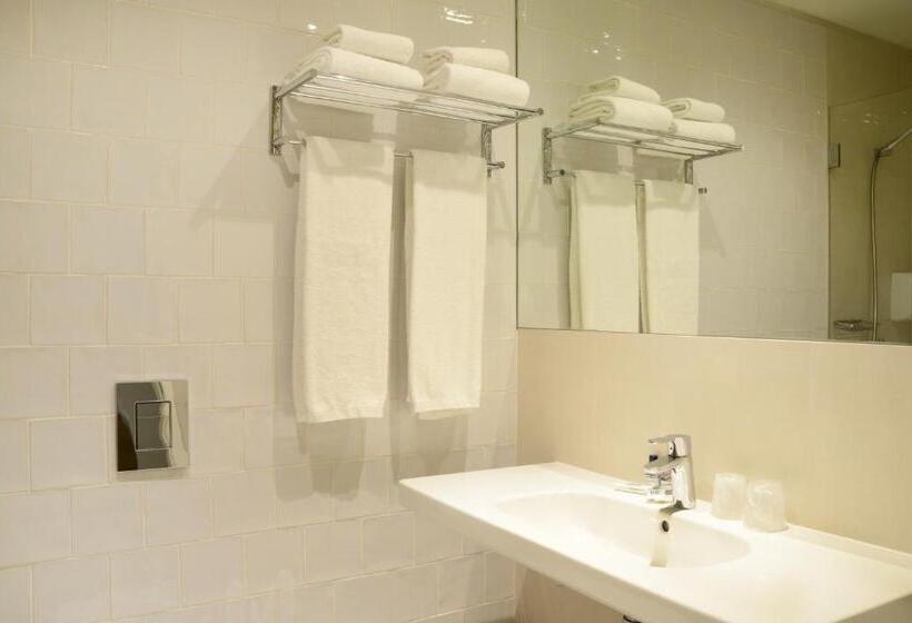 سوئیت مستر, Spot Family Suites