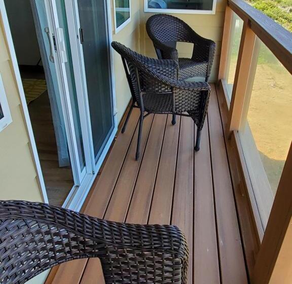 Полулюкс Повышенной Комфортности, Moonstone Beach Motel