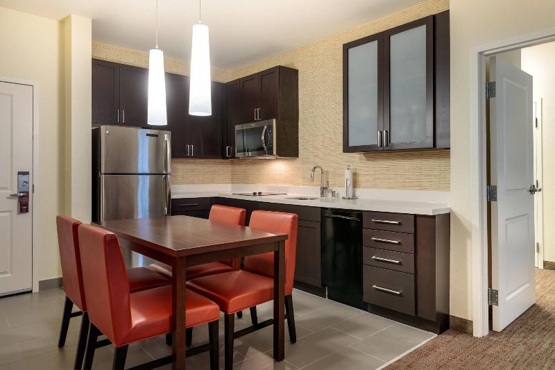 带大床的标准工作室, Residence Inn By Marriott Dallas Plano/richardson At Coit Rd