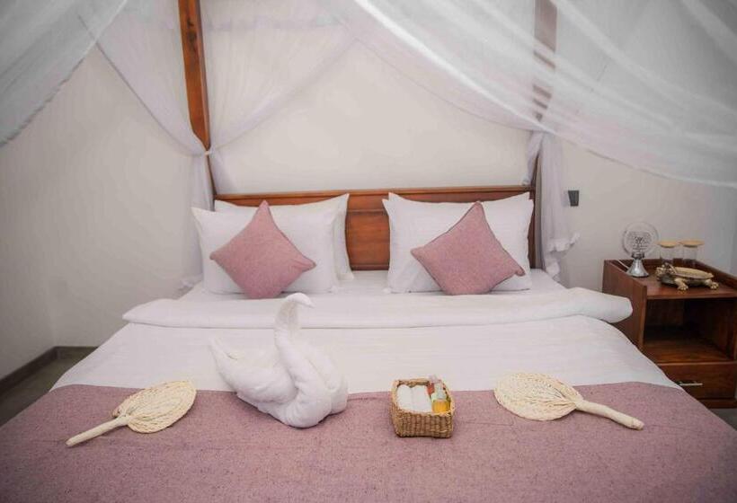 Номер Deluxe с Балконом, Hirigala Beach Resort