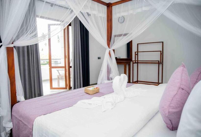 Номер Deluxe с Балконом, Hirigala Beach Resort