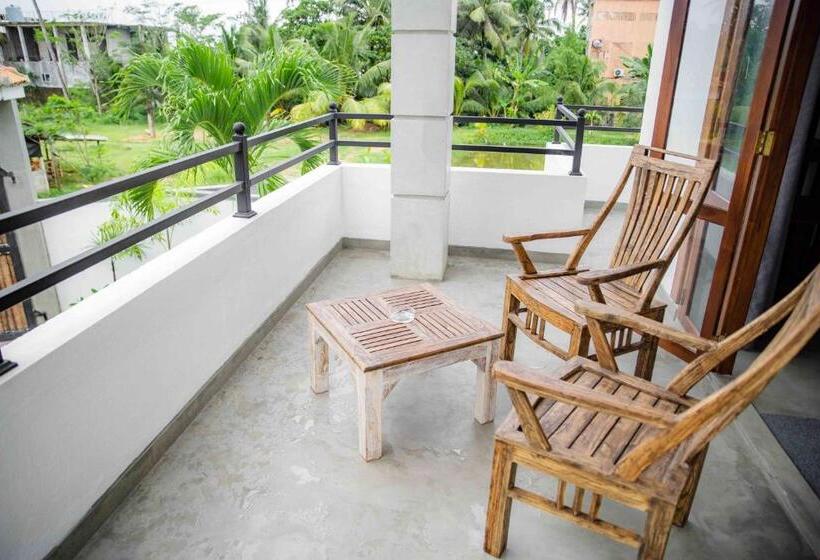 Номер Deluxe с Балконом, Hirigala Beach Resort