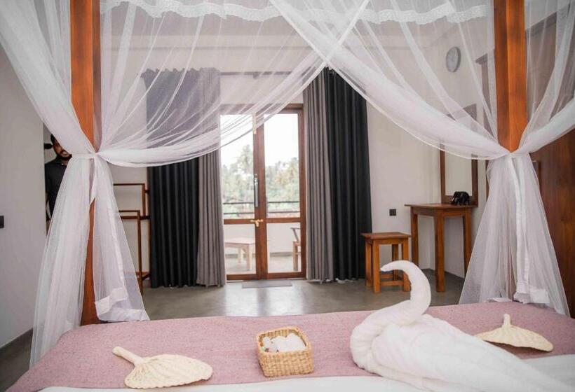 Номер Deluxe Вид на Море с Балконом, Hirigala Beach Resort