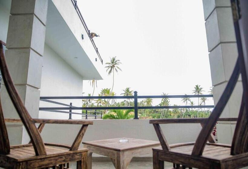 Номер Deluxe Вид на Море с Балконом, Hirigala Beach Resort