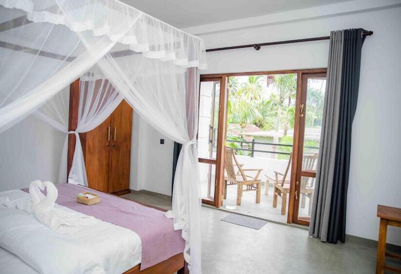 Номер Deluxe с Балконом, Hirigala Beach Resort