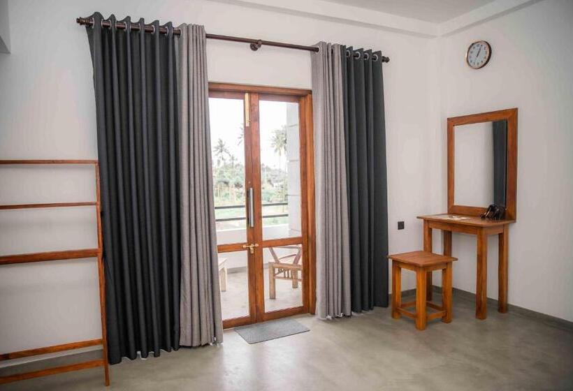 Номер Deluxe с Балконом, Hirigala Beach Resort