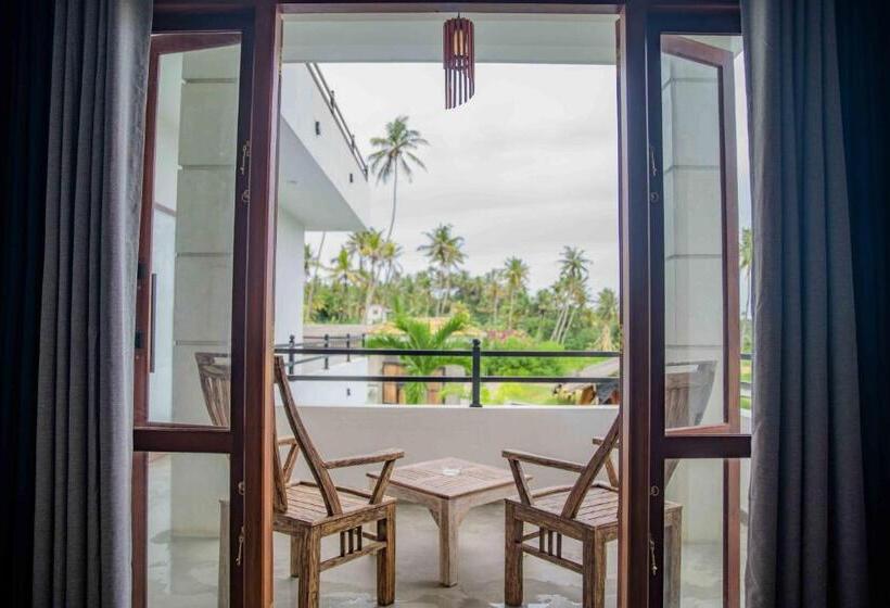 Номер Deluxe Вид на Море с Балконом, Hirigala Beach Resort