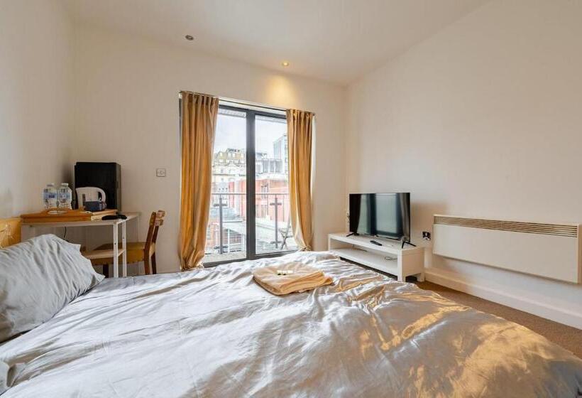 اتاق استاندارد, Private Room In Cardiff City Center