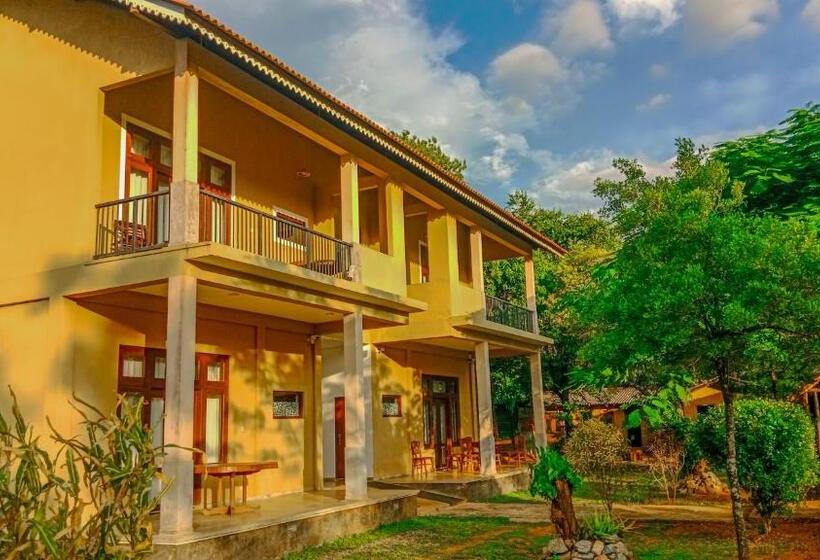 اتاق استاندارد سه نفره, Sigiri Lanka Resort