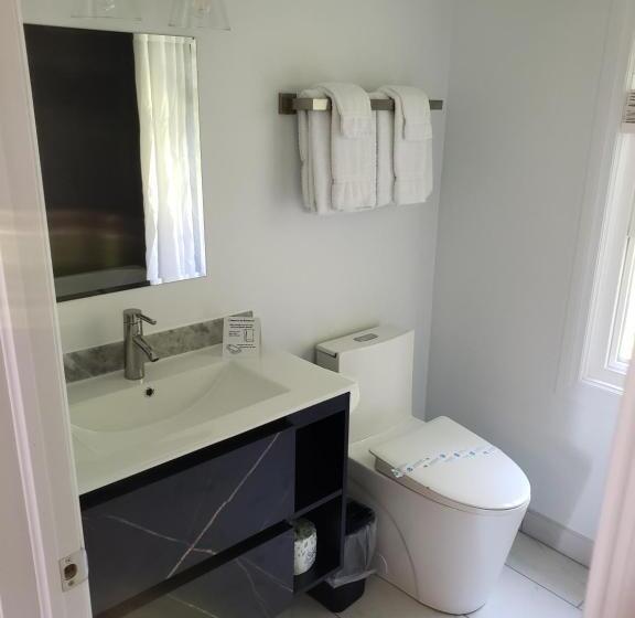 Хижина, Adventure The Bruce Inn   Recently Renovated With Outdoor Hot Tub