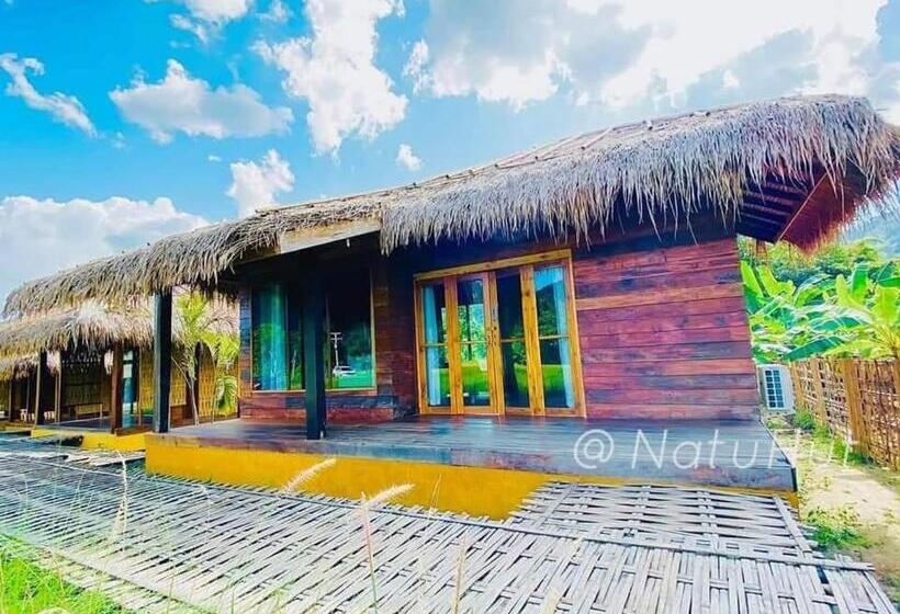 Номер Deluxe Кровать Кинг, Natu Hut Farm Stay & Cafe  Chiang Mai