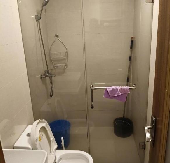 اتاق لوکس چهار تخته, Affordable Studio Type Condo In Congressional Town Center