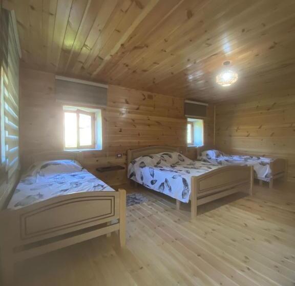발코니가 있는 4인용 스탠다드 룸, Guest House Castle