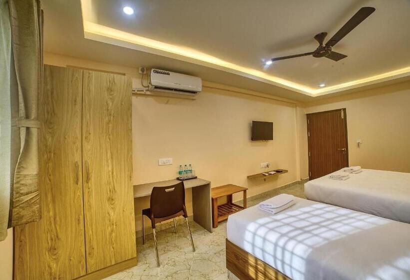标准三人间, Stay On The Way Near Bangalore Airport
