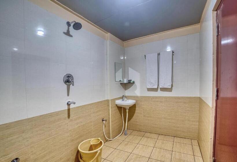 标准三人间, Stay On The Way Near Bangalore Airport