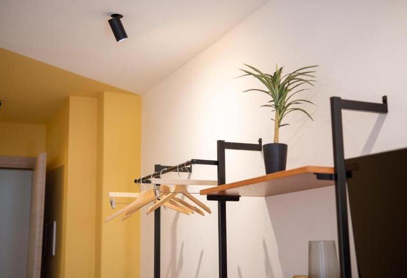 Cameră Standard, Il Colibrì