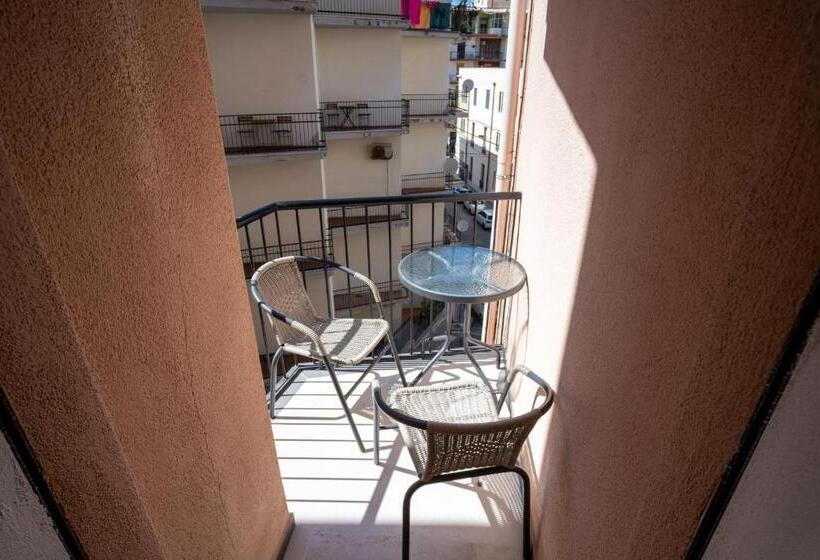 Cameră Triplă Standard, Il Colibrì