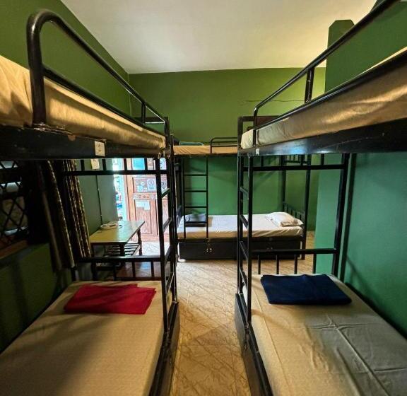 共用房间的床, Baba Hostel