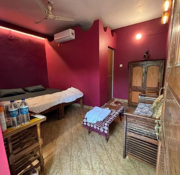 带大床的豪华间, Baba Hostel