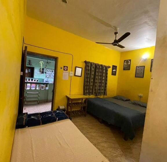 豪华三人间, Baba Hostel