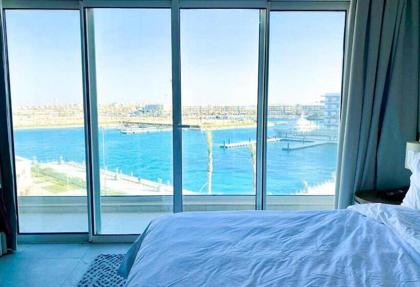 سوییت سوپریور با چشم‌انداز دریا, Serviced Apartments At Address Beach Resort Marassi