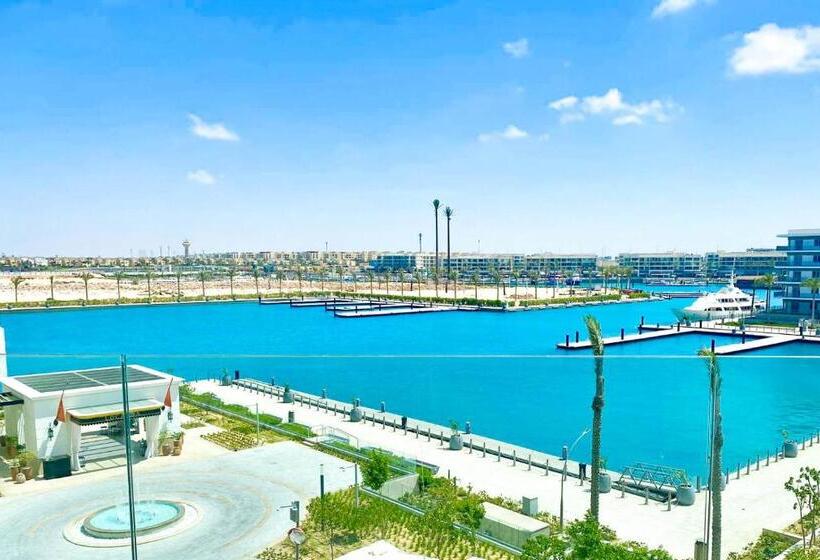 سوییت با چشم‌انداز دریا, Serviced Apartments At Address Beach Resort Marassi