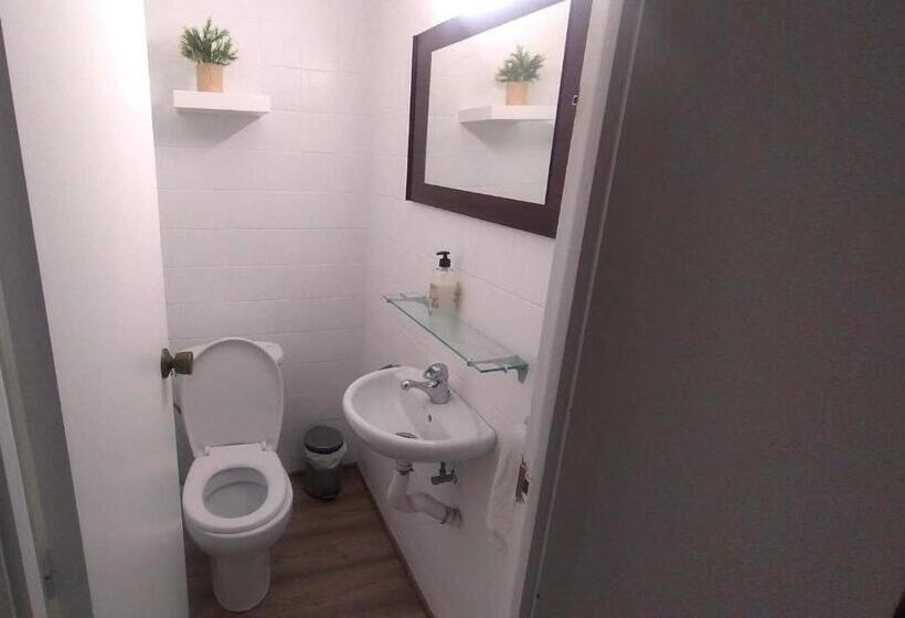اتاق استاندارد با سرویس بهداشتی مشترک, Private Rooms Poble Sec