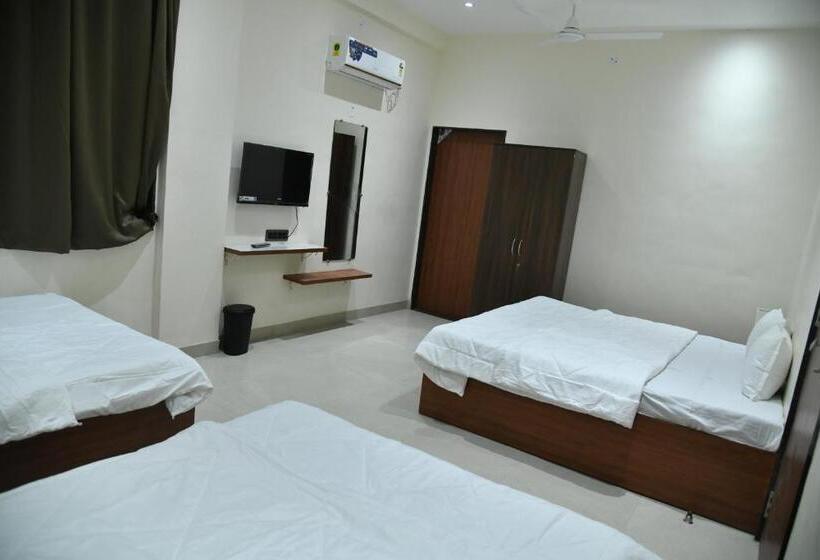 Четырехместный Номер Deluxe, Leo Deluxe & Suite Room