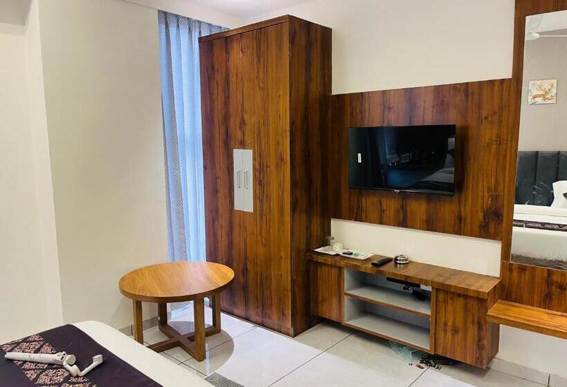 Номер Deluxe, Royal Empire