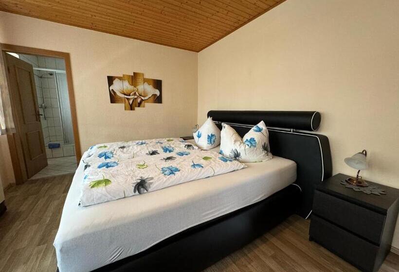 Студия Deluxe, Zur Goldenen Krone Pension Stadtallendorf
