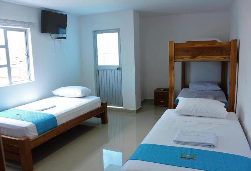 اتاق استاندارد چهار تخته, Brisas Del Nare