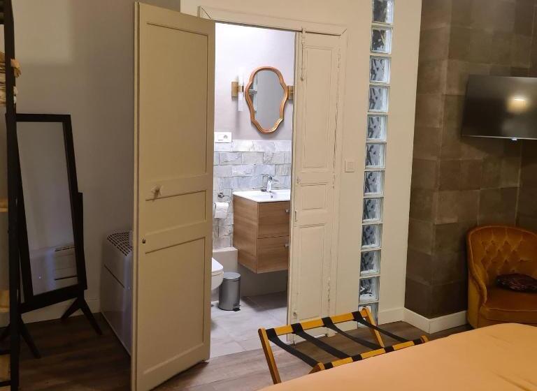 Номер Стандарт, Gîte En Face Du Château De Nizas, Totale Renovation Et Changement De Proprietaire, 4 Chambres D Hôte