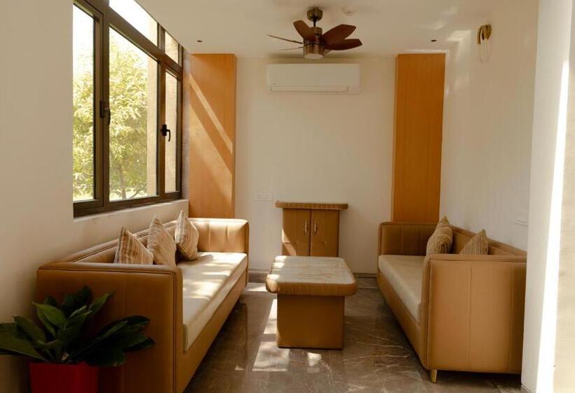 اتاق لوکس با تخت بزرگ, Green Windows Resort