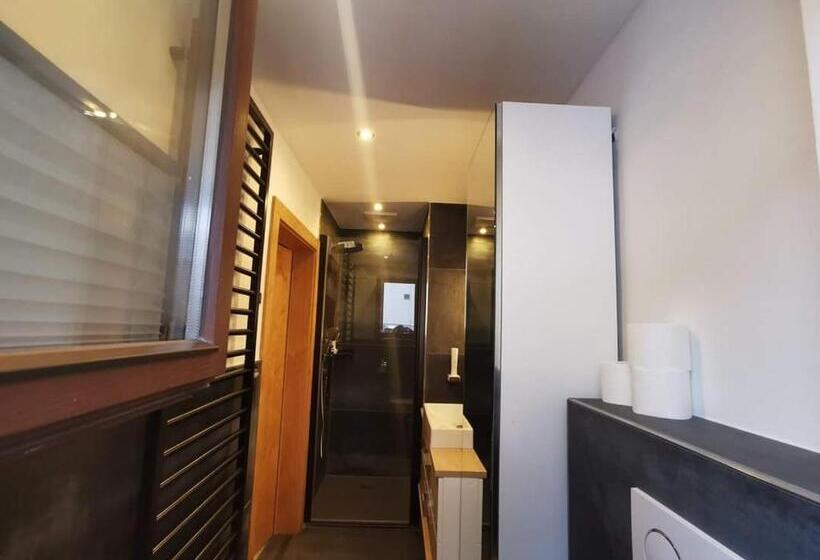 Полулюкс, Flo S Rooms & Breakfast