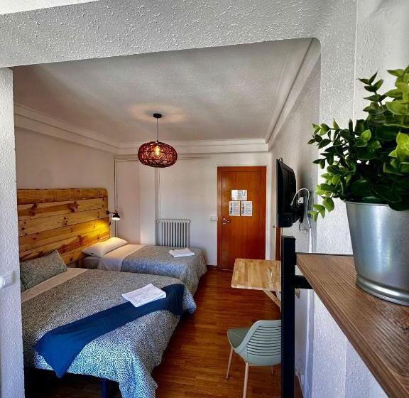 חדר סטנדרט לשלושה, Hostal Atuaire Home
