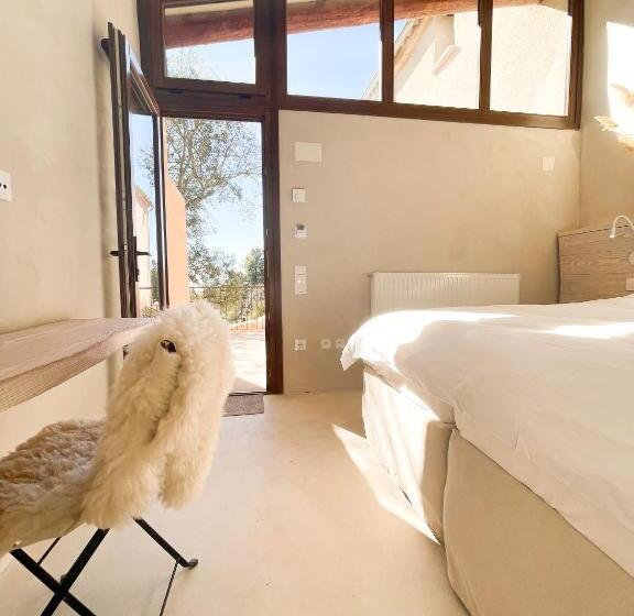 اتاق لوکس سه تخته, Torres De Selma   Eco Resort