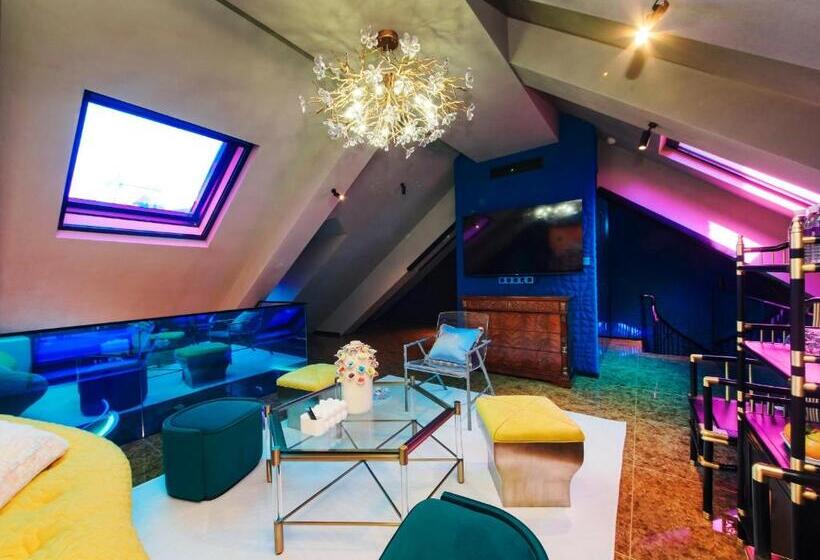 جناح ديلوكس, Space Design