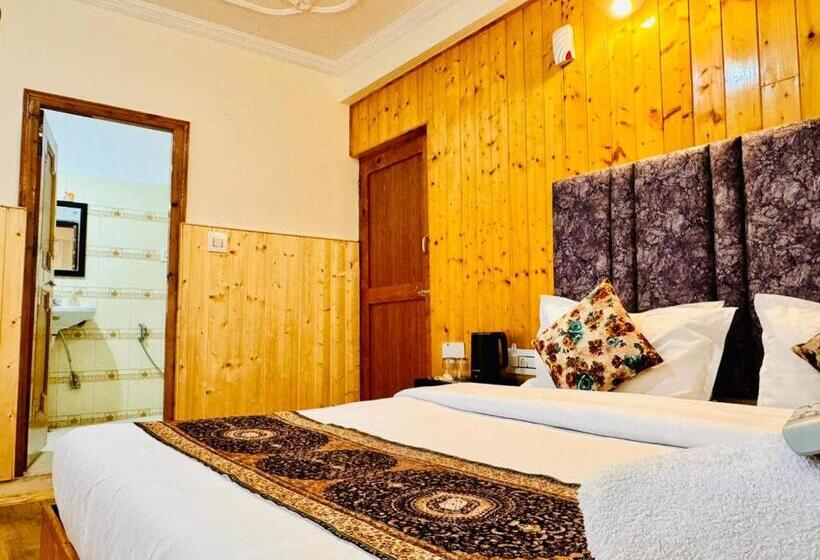 스탠다드 룸 킹사이즈 침대, Suraj Retreat Inn