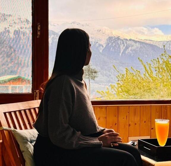디럭스 룸 킹사이즈 침대, Suraj Retreat Inn