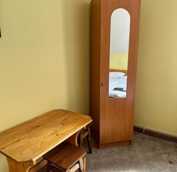 غرفة عائلية, Plai