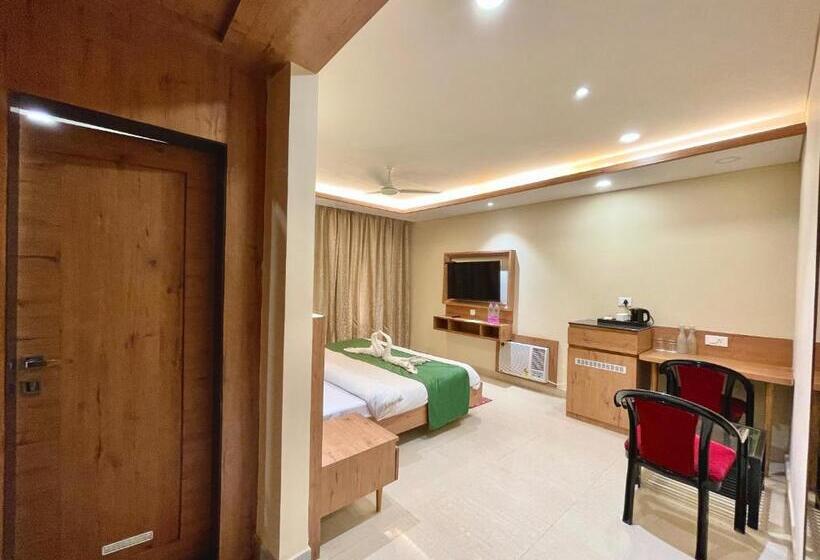 اتاق لوکس, New Hotel Rockbay In Puri ! Swimming Pool, Near Sea Beach And Temple Fully Air Conditioned Hotel Wit