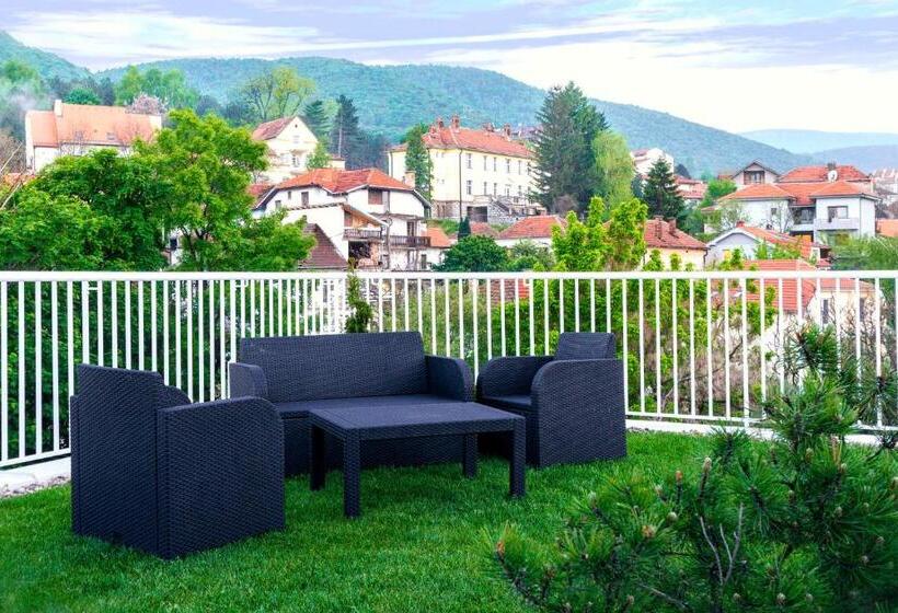 سوئیت جونیور با چشم‌انداز کوهستان, B&b Nataly 2