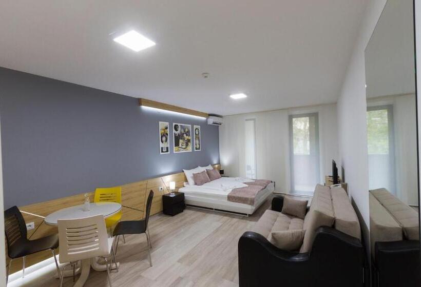 استودیوی لوکس, B&b Nataly 2