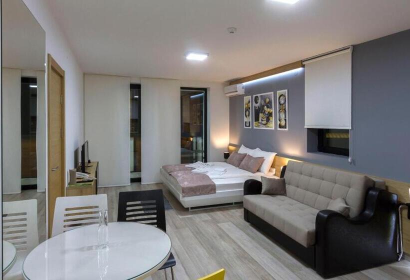 استودیوی لوکس, B&b Nataly 2