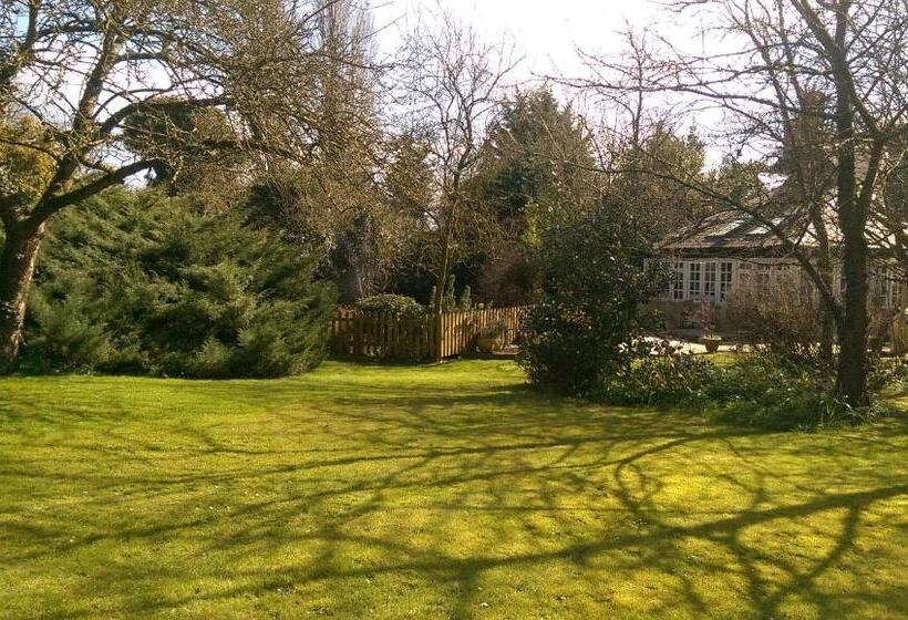 Номер Стандарт, Orchard Pond Bed & Breakfast